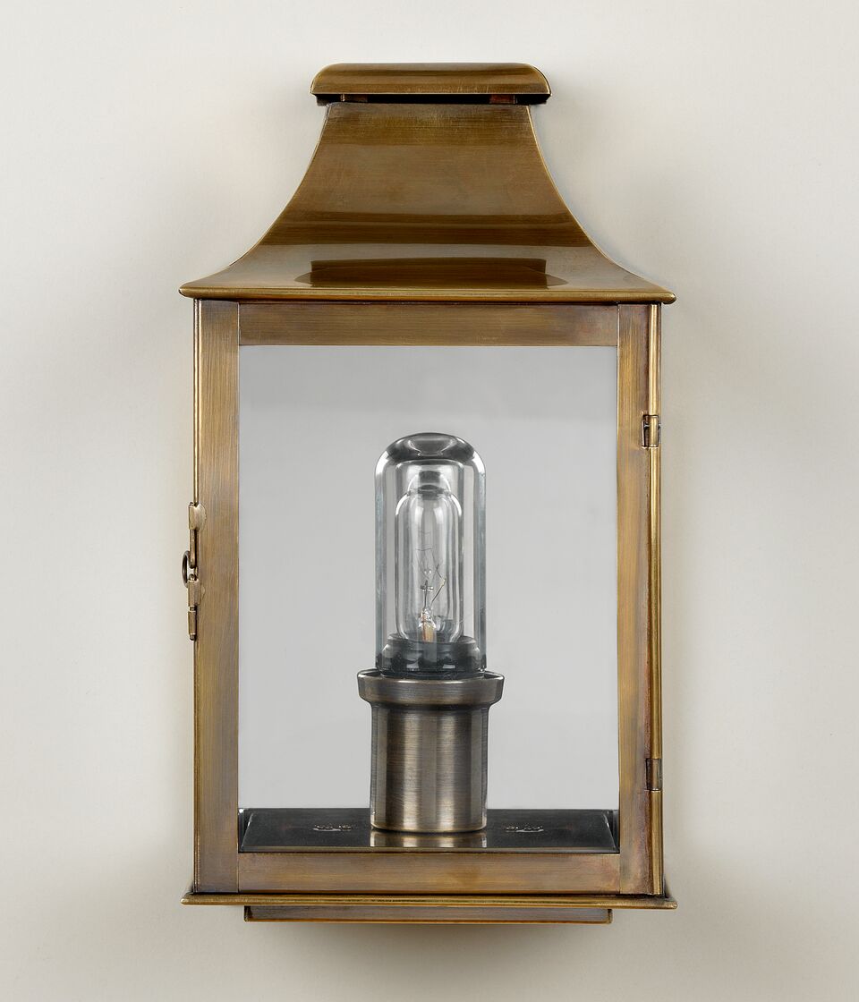 Powis Vägglykta – Brass