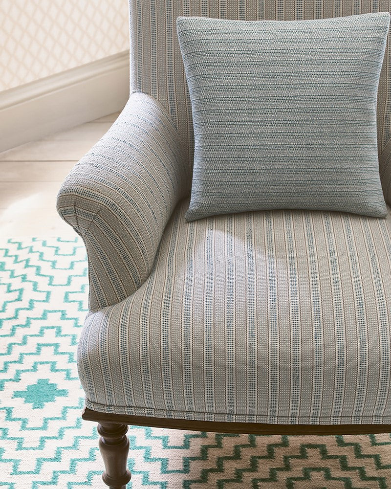 Cadiz Stripe miljöbild — Jane Churchill tyg