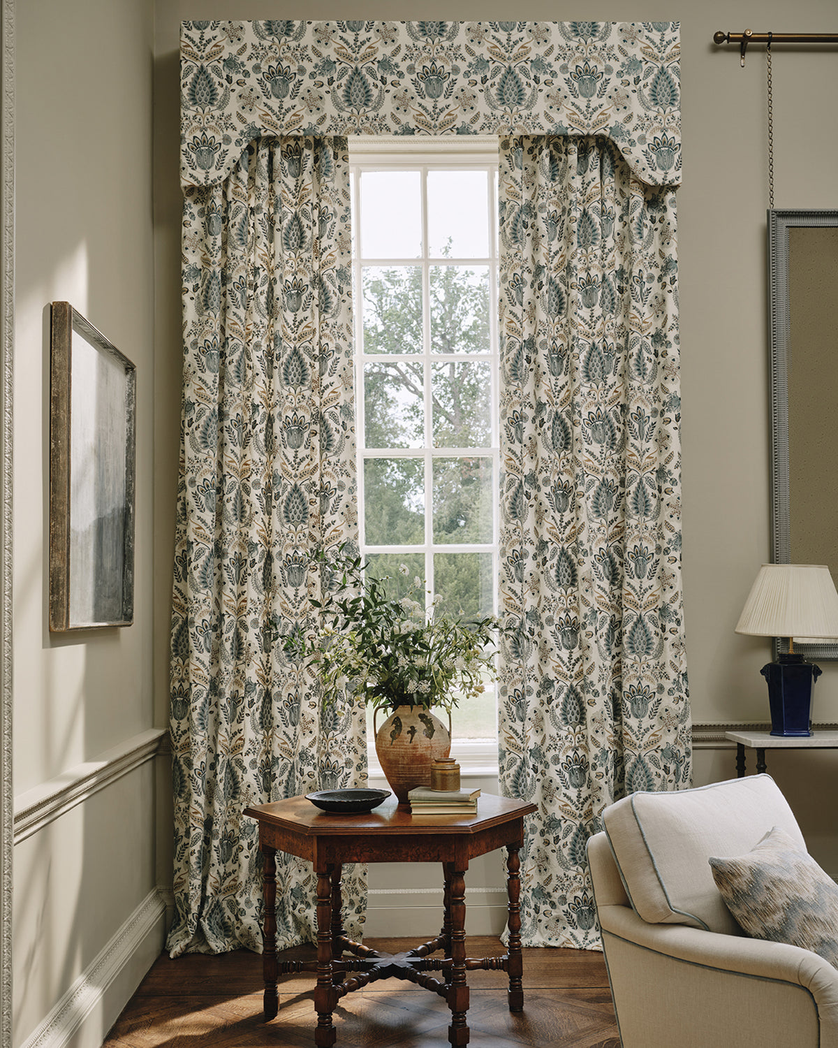 Calcott miljöbild — Colefax & Fowler tyg
