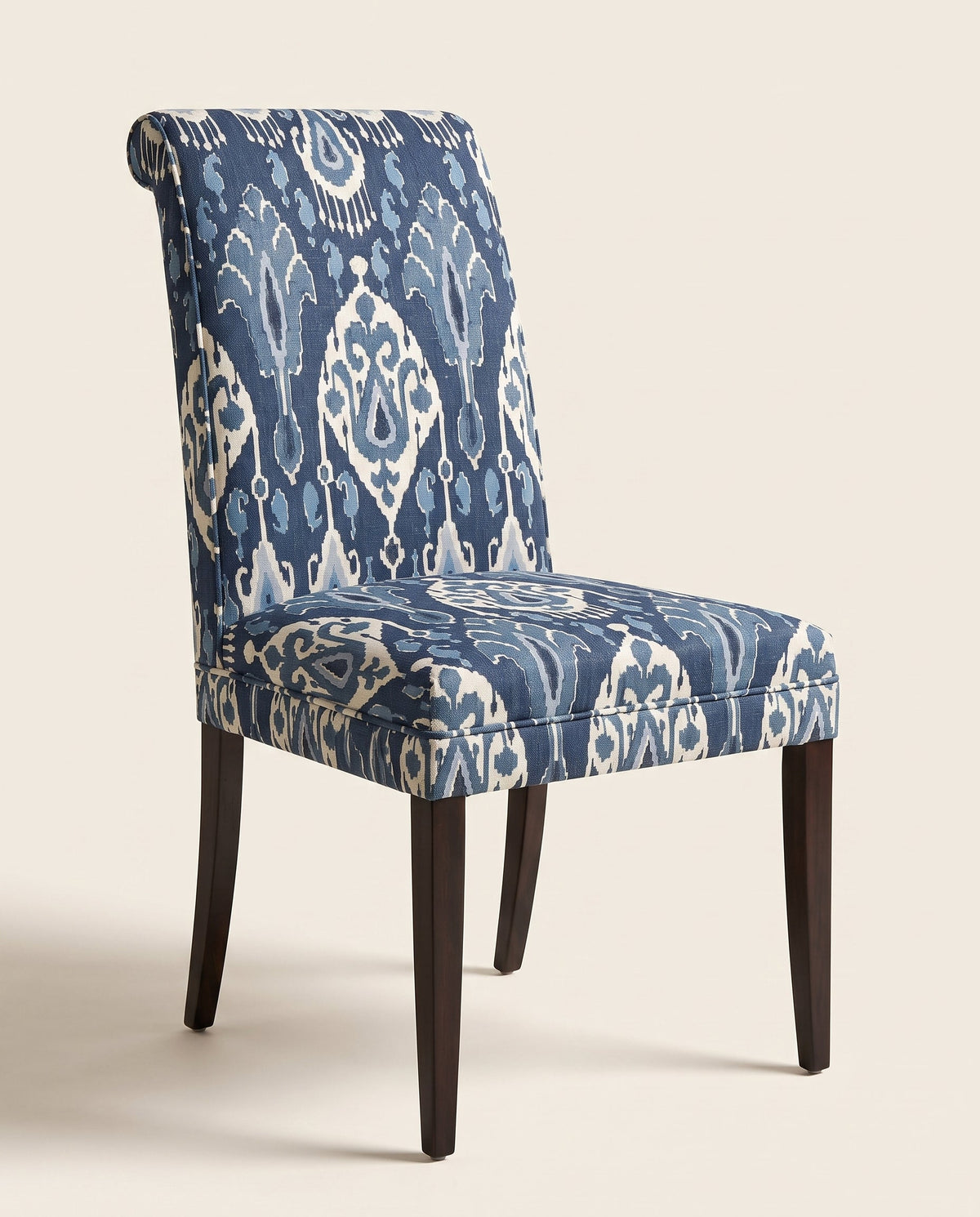 Jio Stol Kent klädd i Ikat Bokhara Linen Indigo
