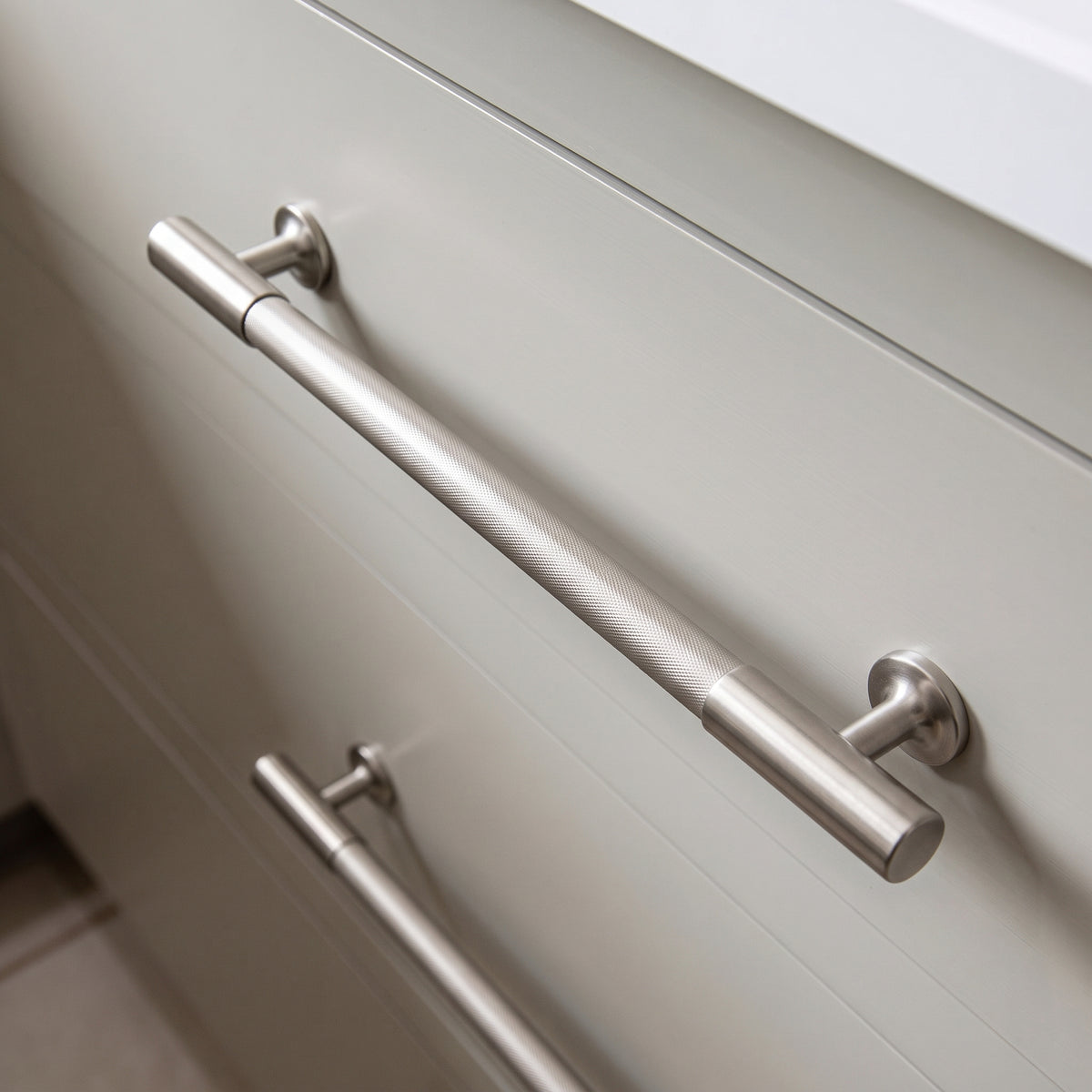 Kingsheath Skåpsknopp — miljöbild, Satin nickel - SNP