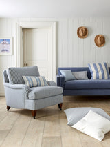 Linhope Stripe miljöbild — Jane Churchill tyg